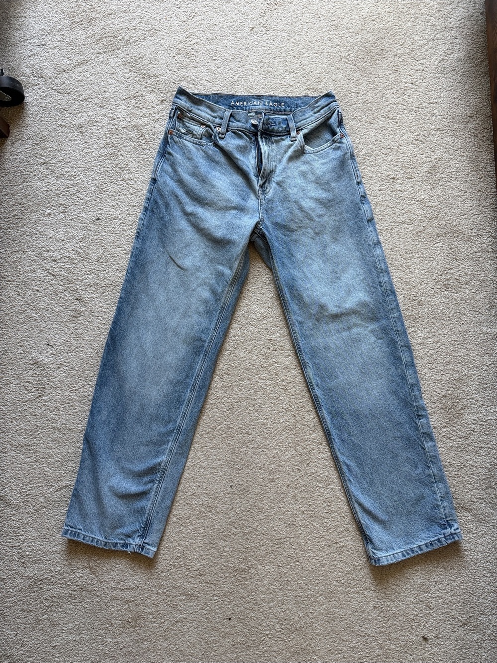 AE STRIGID LOW-RISE BAGGY STRAIGHT JEAN